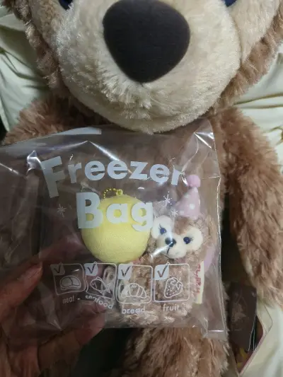 非常满意的购物体验，雪莉玫和达菲完好无损，和新的一样！第一次使用竹蜻蜓路线，很方便，到国内非常快速，以后会继续使用！