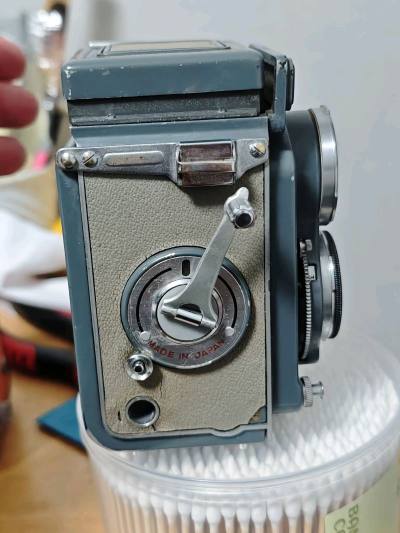 超级小一个双反，配一个黄镜，包得很严实，箱子都没有变形，买了一个拍照儿服务，反馈得很快。拍照很用心，把细节都拍上了，是一个很满意的购物体验