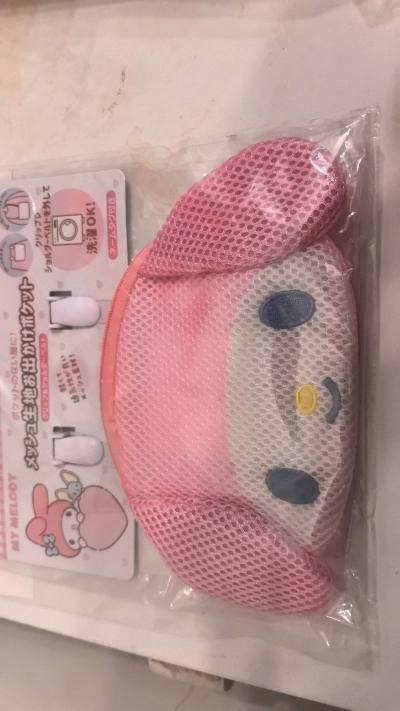 这次又是一个大箱子，只能走海运了，每天刷刷煤炉，都变成功课了，又是买到了超级喜欢的三丽鸥的零钱包好几个，虽然写了二手，但是基本都是全新的。还购入了几个布艺材料包，基本都是半价买入，光是拆箱就很有满足感了。全部都是包裹的好好的，虽然不能去日本，但也有线下购物的那种感觉...