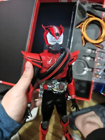 rah假面骑士驰骑，全配盒说全，三个合单服务好，包装好，物流也挺快，rah甲斗还有rah欧兹虫联组三个