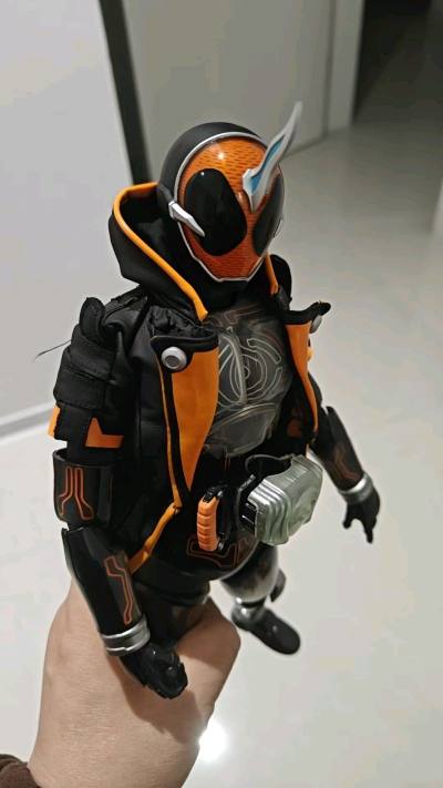 rah假面骑士鬼仔，成色很好，目前见过成色最好的二手鬼仔，价格优惠，还价功能也很好，还价后马上就付款了，期待出可与卖家沟通功能