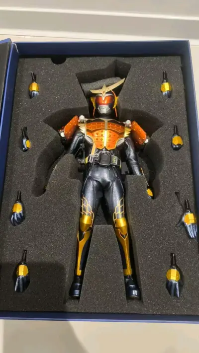 rah假面骑士铠武，rah假面骑士01，rah假面骑士强袭悠，全配盒说全，除了有瑕疵其他没什么毛病，价格太优惠了，服务也好