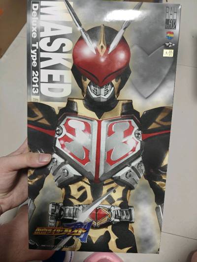 rah假面骑士卡利斯全配无损盒说全，价格比国内便宜一半，也是捡上漏了，价格太优惠了，期待下次捡漏，爽歪歪