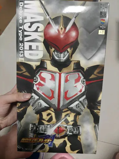 rah假面骑士卡利斯全配无损盒说全，价格比国内便宜一半，也是捡上漏了，价格太优惠了，期待下次捡漏，爽歪歪