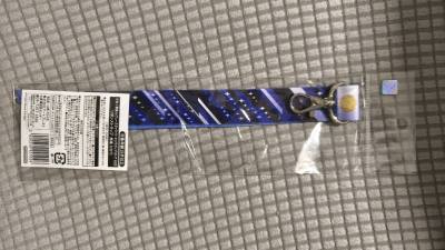 挖煤姬买了两条《少女歌剧》的飘带，分别是露女士和神乐光。实物真的很好看，配色很正，角色辨识度很高，拿在手里一眼就能看出是谁。材质和做工也不错，不是那种随便糊出来的周边，收藏或者挂包都很合适。发货和包装也让人放心，整体体验很开心，歌剧粉表示很满足！