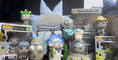 哭哭姥爷配上战损版pickle rick杯子  可爱加倍！！
也算是有Rick痛桌了૮₍♡♡₎ა  收集不同宇宙的瑞克
funko有种人物从漫画中方圆脸的走出的感觉 可爱！