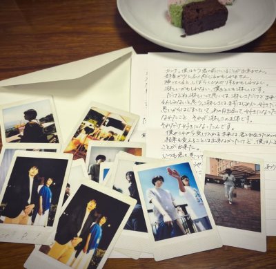 之前家里就有初吻的限定碟但是因为舍不得拆所以这次又买了单独的特典，包装什么的都非常好，我应该没选额外保护但是也给我包装得很好，箱子很厚实。物流也很快！很安全的到家了