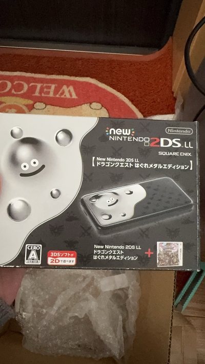 ems物流超级快！
虽然被税了300元哈哈哈哈！但东西超级好！
老大三陪了我十几年了，一直想要一台2dsll，最近沉迷dq看到这个心动得很！
果断下单！
真是太好了！