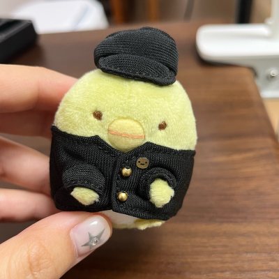 终于买到想要了很久的归学部绿鹅！很可爱而且好价，包装非常好物流很快，加固措施很好，立牌都完好无损，顺利到家了