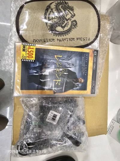 收到一张我是传奇，全新，很兴奋，很满意，高中时最喜欢看的电影，大爱史密斯哈，猎人的包也是不错的，全新的，没拆