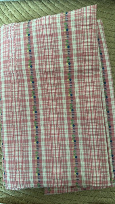 这次卖到了几块昭和的布料，没想到也是出乎意料的好看，质感也非常棒，色系也很浓郁真的很好看的，太美丽了喜欢