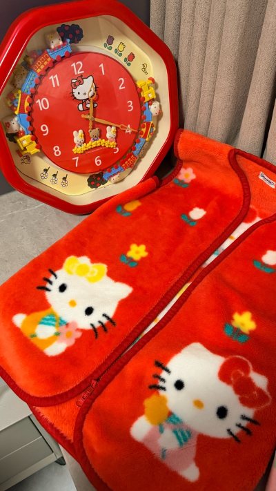 在挖煤姬海淘真的太让我意外啦!这次购物体验超棒，挖到了古着衣服。收到包裹的时候，包装完整又严实，一点都没损坏。可以从视频里看出来，包装的很好