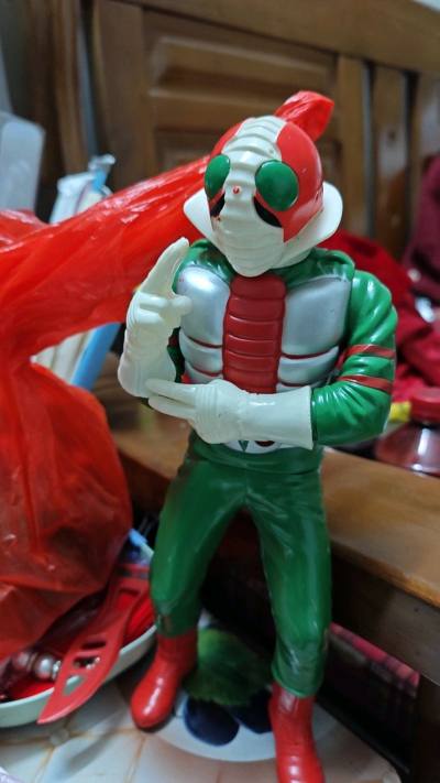 ok啊依旧是一期这个海淘分享，今天带来的是假面骑士列传大胶的两个散货，虽然没有天线，但是抵不住价格合适，物品到手非常新特别是v3，rx的话呢就瑕疵稍多，但是也挺不错的，购物方面，平台出价非常迅速，到库也是很快，物流的选择方面也很多，可以根据自身的需求去选择对应的物流...