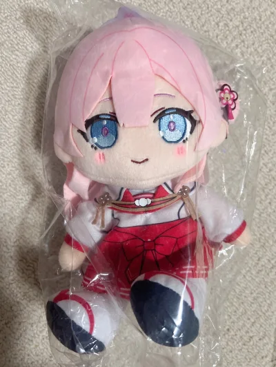 这次在挖煤姬淘的少前海外服一周年吧唧套装挺划算，ba三森毛绒价格也挺好，拿到手萌翻了，你是一个毛茸茸的宝宝呀～从下单到收货比想象中顺利，包装严实一点没压坏，感觉钱包又要捂不住了