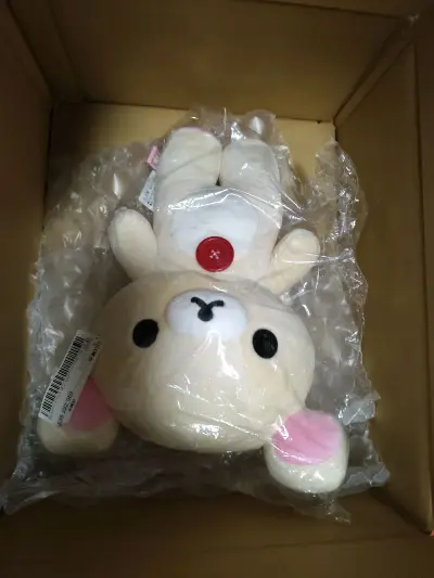 最近入的实用萌物，站姿M号基础熊妹我见犹怜，轻松熊哥电脑包可爱实用，而且厚厚的，可以保护电脑。竹蜻蜓依旧是挖煤姬海淘后运回家的首选，泡沫多，保护好。