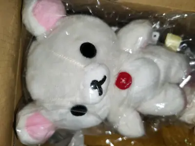 最近入的实用萌物，长绒毛的s号基础熊妹我见犹怜，轻松熊哥斜挎包可爱实用，而且挺能装的，可以装杯子和小折叠伞。竹蜻蜓依旧是挖煤姬海淘后运回家的首选，泡沫多，保护好。