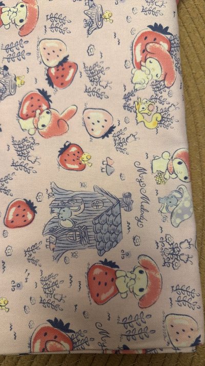 买到了居然比我年纪还要大的布料真的太喜欢了，总有一种说不出的感觉，太美好了，kitty布料很抢手但也是真的很漂亮