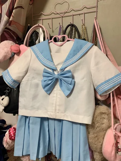 樱花妹们都太好了?价低衣服状态也非常新 还送了许多小礼物 好开心 本来以为衣物破损会很严重 结果和新的一样 就是国际运费太贵了TvT等了一个月
以后有机会一定会再在平台上海淘的！