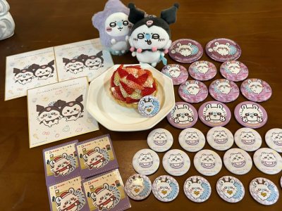 这次因为想着要拍冬日推活 就在挖煤姬切了chiikawa新出的711新品联名镜子吧唧 挖煤姬对于蛋机切煤非常友好 合单运回也很方便！很开心的一次体验