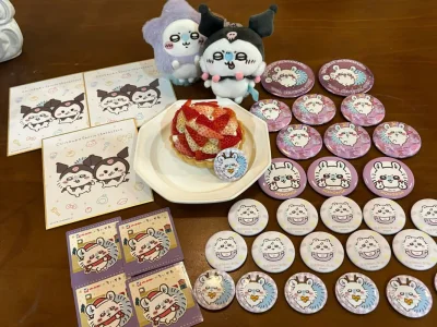 这次因为想着要拍冬日推活 就在挖煤姬切了chiikawa新出的711新品联名镜子吧唧 挖煤姬对于蛋机切煤非常友好 合单运回也很方便！很开心的一次体验