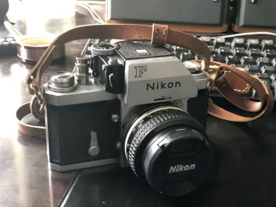 这次真是捡到漏了，四百多成功拿下一台九成新的尼康大f，还带一颗501.4的镜头，最主要的是功能都是好的，太赞了。还有必须得说的是第一次海淘，挖煤姬真的太方便了，而且给的包装很好，包装盒特别厚，快递寄到我都惊讶了，真的是很棒的一次体验！