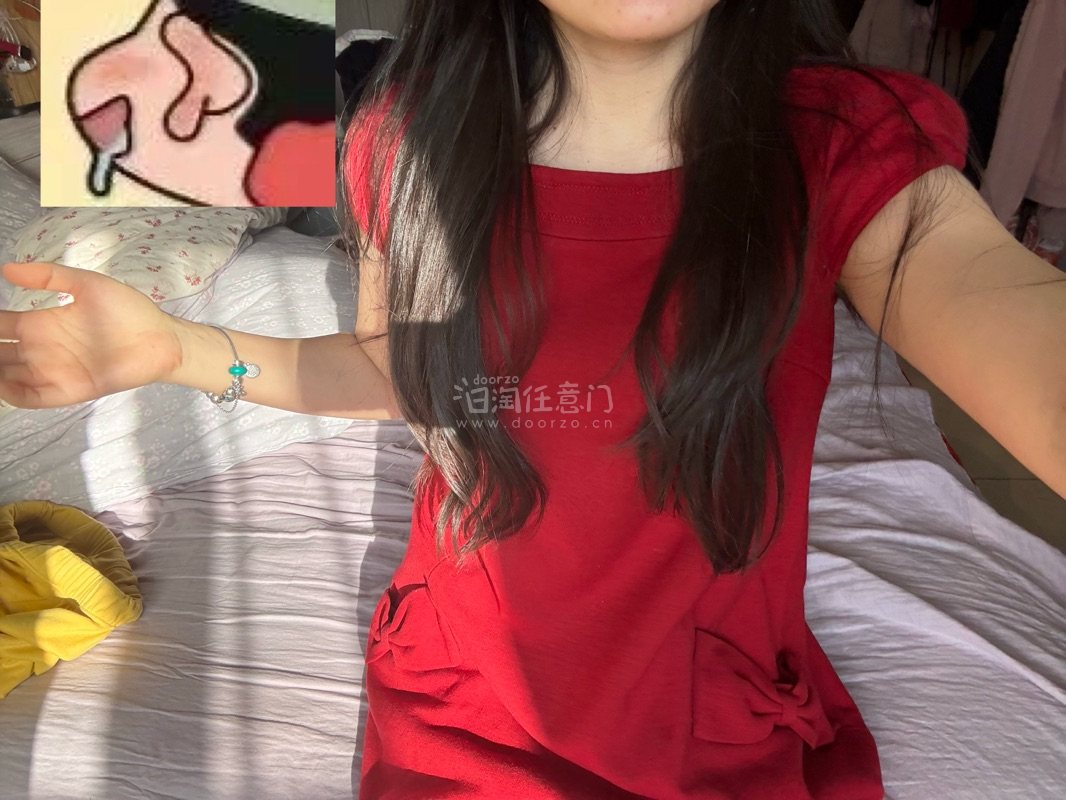 很漂亮的裙子们，每一件都有很喜欢。格子裙穿起来太有气质了 搭配一双短靴 简直是神来之笔。快递也很快。总之呢 很喜欢很漂亮 ！