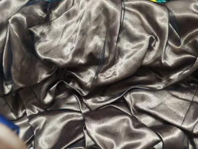 轻柔的蕾丝，细腻的剪裁，仿佛是午后阳光洒在窗台的温柔。海淘而来的这件小外套，带着异国的风情，轻轻披上，便是整个春天的浪漫。太美啦！挖煤体验极好！