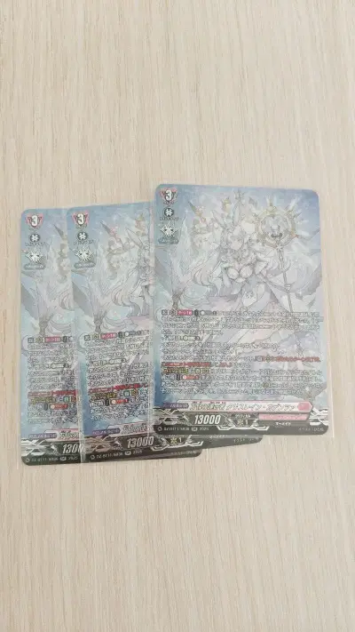 2挖煤姬的周边从来没让我失望过！这次买的VG卡牌，卡面设计充满探索感，场景还原度超高，仿佛跟着角色一起冒险。卡牌材质安全无异味，厚实耐用，印刷清晰，色彩鲜艳，闪卡部分的光泽感超棒。平台发货迅速，包装严实，物流速度快，全程有追踪，放心又省心。客服态度友好，有问必答，合...