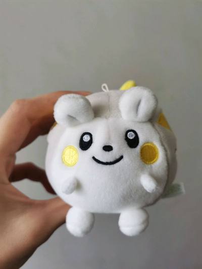 第一次尝试ems寄澳门，速度和之前寄广州差不多，流程也还是一样的。实物都和商品图一致，打包得很好，牌子没有折损，毛绒都安全到家。