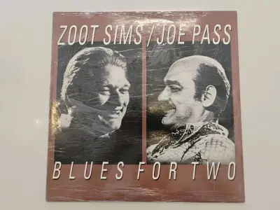 老样子还是走的海运，这次有点慢，用了差不多20天，好在通关很快，这单整体成色都挺好，两张《kind of blue》，一张美版金碟，一张很少见的美首凸字内圈，收获不错。