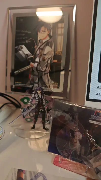 超好价收到一堆黎老师……舒服了。挖煤姬的运费算是用了这么多软件最实惠的，就是有时候竹蜻蜓不给开放，希望能多开放