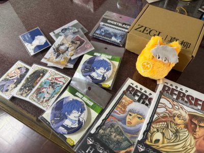 终于等到挖煤姬的谷子到货啦！包装超严实，每一件都完好无损，没有一点磕碰～ 从下单到清关再到派送，全程物流信息清晰，速度也比预想的快太多！谷子品相绝了，徽章、卡片、毛绒挂件都超精致，和图片完全一致，没有任何瑕疵。客服响应也很及时，有问题都能快速解决，这次购物体验满分！...