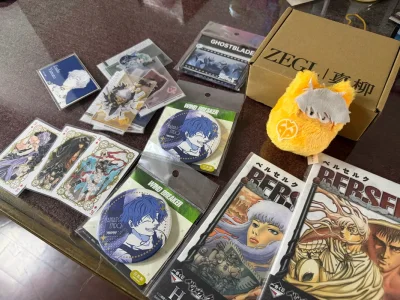 终于等到挖煤姬的谷子到货啦！包装超严实，每一件都完好无损，没有一点磕碰～ 从下单到清关再到派送，全程物流信息清晰，速度也比预想的快太多！谷子品相绝了，徽章、卡片、毛绒挂件都超精致，和图片完全一致，没有任何瑕疵。客服响应也很及时，有问题都能快速解决，这次购物体验满分！...