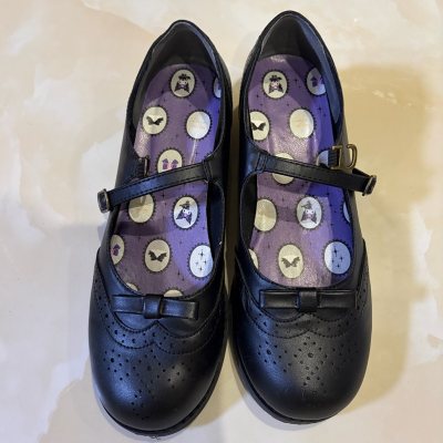 这是我的第八箱煤，走的epl，大概用了10多天，我用积分抵扣了一部分运费，所以这箱运回来很划算哦。切了一条裙子和一双鞋，状态都不错。鞋子是全新的，码数略有些大不过不影响。挖煤姬的箱子很大很结实，还放了泡泡纸防震。以后会一直使用的！