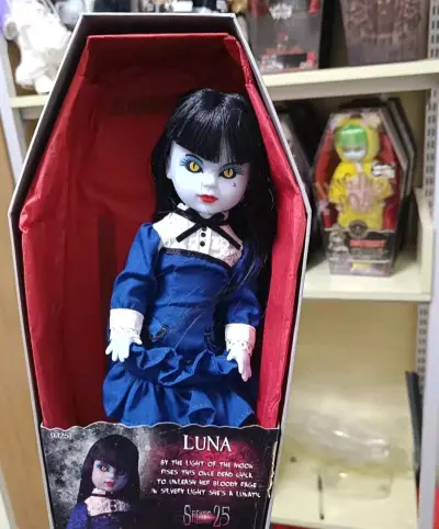 这次在煤炉看到了限量666的大好价梦情，赶紧拍了下来，挖煤姬也一分钟就买到了，等不及合单了直接寄了竹蜻蜓回来了，五天就到了海关，太美了 简直就是白月光

