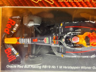 多次在平台上购买商品，卖家描述清楚，模型非常精致，下单简洁方便，价格透明实惠，物流速度也还算快，买到满意的东西很不错！