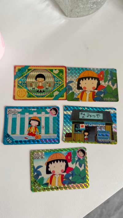 第一次切煤，淘到了好多喜欢的卡片，普卡和闪卡都有！尤其是闪卡啊啊啊啊，超漂亮的，其中还有一些很稀有的闪卡，blingbling的我超喜欢。收到后就迫不及待的装到卡册本里了，连开箱视频都没顾得上拍。
下一次一定得拍个开箱视频，多少得一点仪式感是不是？
空荡荡的卡册瞬间...