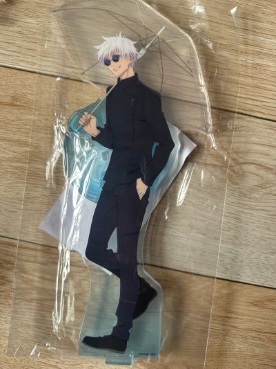 买了四个立牌，都是我比较中意的 原画立牌是为了集齐三个，因为之前卖了giga大立牌,所以想这样摆得好看一点 然后是捧花，虽然我已经想了他很小，但是他真的好小呀 棒球我觉得也就那样吧 这个雨伞大立牌是我没有想到的，他真的非常非常厚 比普通的20厘米大立牌都要厚，而且他...