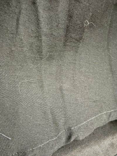 收到货后很满意，设计独特新颖，小细节很打动我，面料也很别出心裁，如果只是cotton就太普通了，很好