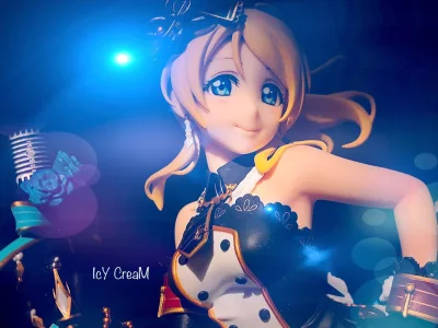 海淘Alter绚濑绘里圆满收官！包装牢固无破损，到手全新品相绝。金发垂顺有光泽，冰蓝眼眸澄澈，学姐气场拉满。偶像服配色精准，裙摆荷叶边层次分明，彩球金属蓝涂装亮眼，可换表情解锁多神态。涂装干净无翻车，身形比例匀称，肤色自然，正版品质抗打，缪斯粉狂喜，摆柜瞬间封神！