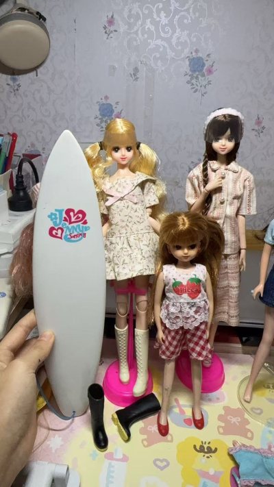 挖煤姬这次购物体验真的超棒，淘到的几个娃娃品相都特别好，完全超出预期！加购的入库拍照服务也值了，工作人员拍的照片角度超全，娃娃的细节、配件甚至细微的品相都拍得清清楚楚，不用担心樱花妹虚假发货了，看完实拍图发货特别安心。这次选的竹蜻蜓物流也没让人失望，运费划算还包税，...