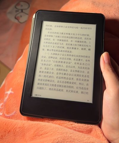 在挖煤姬挖到宝了！这台Kindle品相超新，屏幕清晰得像纸一样，续航也给力，通勤读书幸福感拉满。平台发货快、包装仔细，海外淘电子设备能这么省心真的惊喜。性价比超高，还会再来挖宝！