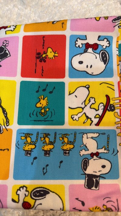 这次收到的布料也是出乎意料的好，特别好看，色系饱和度也很高，真的太高级了，做成包包应该会非常好看呀开心