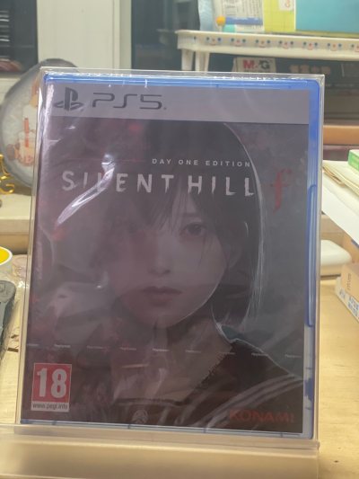 这单用的日本邮政EMS，不到一周的时间就到了，速度确实够快。收到了寂静岭f千鹤屋快闪店的一些全新特典，还有欧英版和GBA小说攻略版，fans值得收藏起来