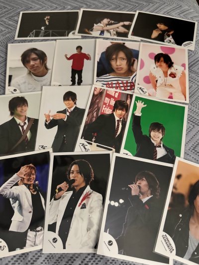 指尖在挖煤姬屏幕上轻扫过煤炉的瞬间，真的有种开盲盒的悸动！打开挖煤姬跳出来的竟是我心心念念已久的那套绝版公式写真——质感完美还原了成员们最经典的舞台瞬间，每一张都像精心收藏的电影帧。从日本直邮的包装都透着用心，翻开时仿佛能听见当年的喝彩声。这次切煤不只挖到了宝藏，更...