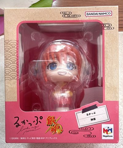 这次在挖煤姬入手的神乐手办真的太惊喜了！手办整体还原度超高，神乐的标志性红色和服细节精致，发丝纹理清晰，表情灵动俏皮，完美还原了动画里元气满满的感觉。漆面光滑均匀，没有任何瑕疵，摆在桌上氛围感直接拉满！
平台的服务也必须夸夸，物流速度比预期快很多，包装得特别严实，里...