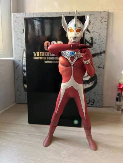 CCP太子爷可以说是泰罗模型中相当出彩的一款，标志性的斯特利姆光线造型以及堪称无敌的细节，无论是上半身电池包的还原以及全身皮套褶皱甚至是皮纹细节，都做了细致入微的刻画，此款黑盒2.0的涂装更是在该系列中登峰造极的存在，非常完美的还原了泰罗皮套剧中的状态。同时，不得不...