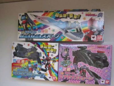 蹲了超久的非公认战队全套终于日淘拿下！卖家实拍确认品相，空运加固包装超严实，到手无磕碰无掉件，各款联动音效还原度绝了，配件齐全还带原版说明书，特摄党狂喜，这次日淘太值了！