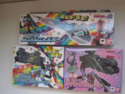 蹲了超久的非公认战队全套终于日淘拿下！卖家实拍确认品相，空运加固包装超严实，到手无磕碰无掉件，各款联动音效还原度绝了，配件齐全还带原版说明书，特摄党狂喜，这次日淘太值了！