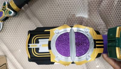 日淘尼格尔安全下车！作为剑系列反派腰带，扭曲音效是最大亮点，但玩法相对简单，毕竟只有一个Nega Form形态。不过对电王粉来说，这个反派腰带的收藏价值拉满，推荐系列真爱粉入手！